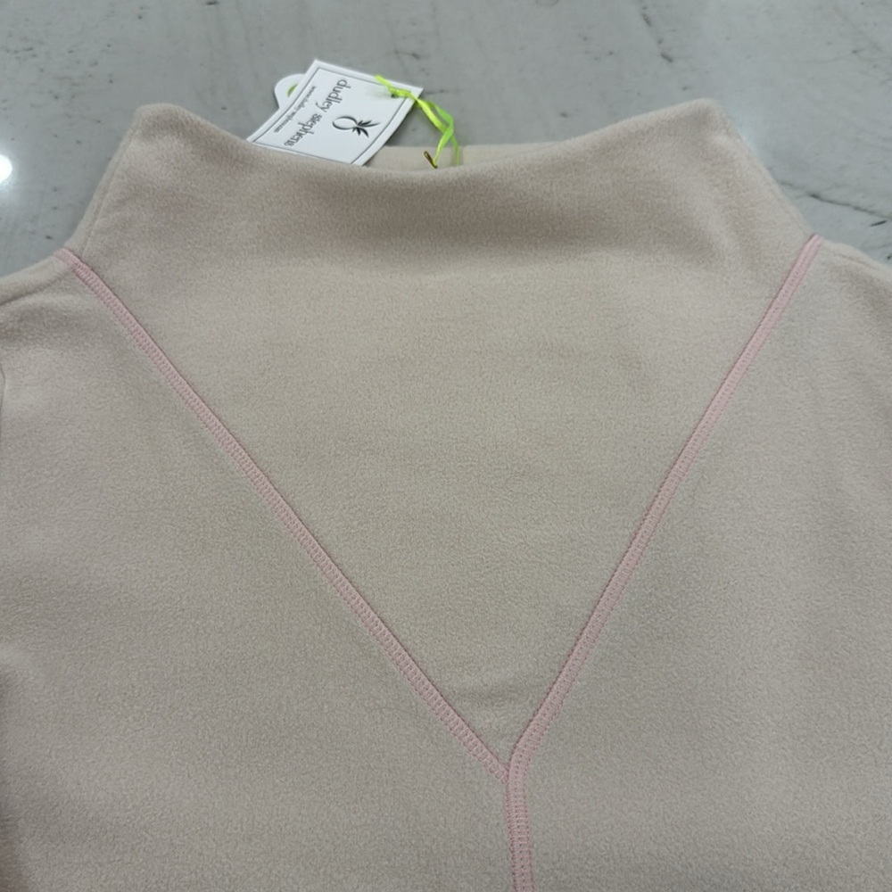 Dudley Stephen’s Carroll Street Turtleneck NWT size Medium Color Oatmeal - Picture 3 of 5